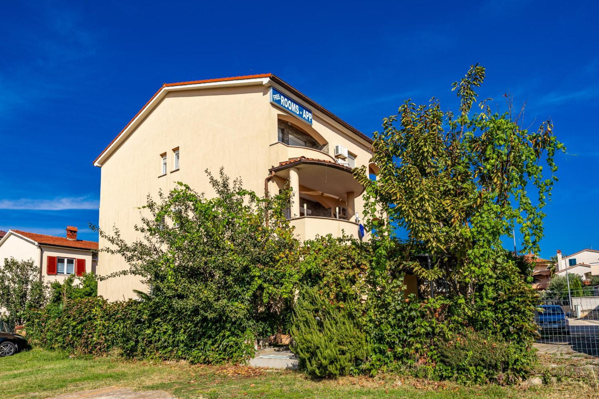 Apartments Mijic Medulin Exterior foto
